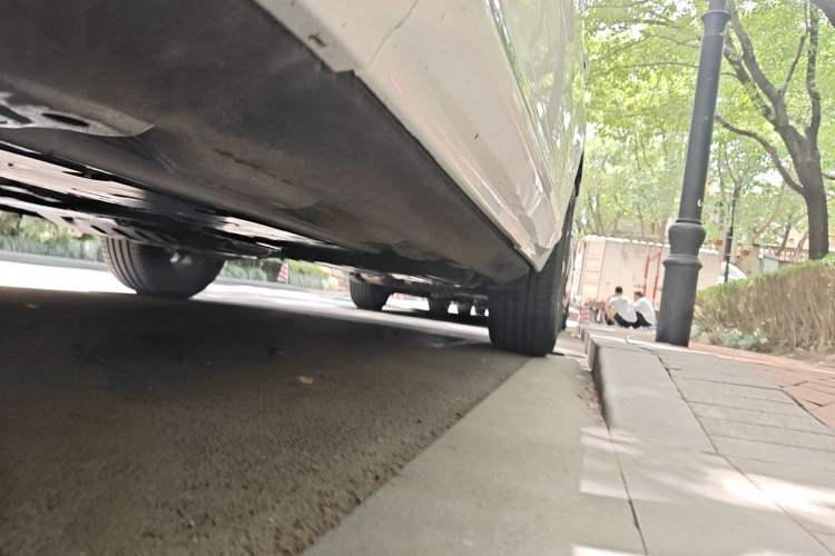 Used Volvo XC60 2026 B5 4x4 Smart Luxury Edition Chassis Front Left