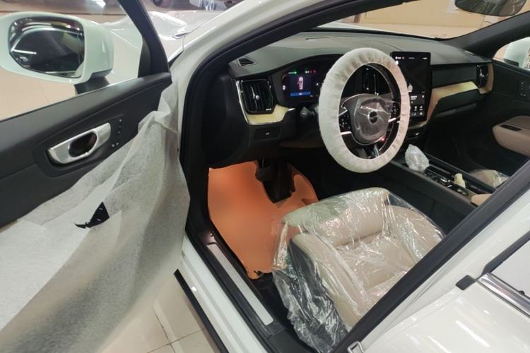 Used Volvo XC60 2026 B5 4x4 Smart Luxury Edition Driver Seat