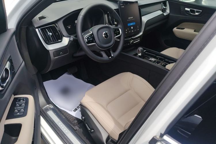 Used Volvo XC60 2026 B5 4x4 Smart Luxury Edition Driver Seat