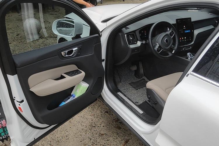 Used Volvo XC60 2026 B5 4x4 Smart Luxury Edition Driver Seat
