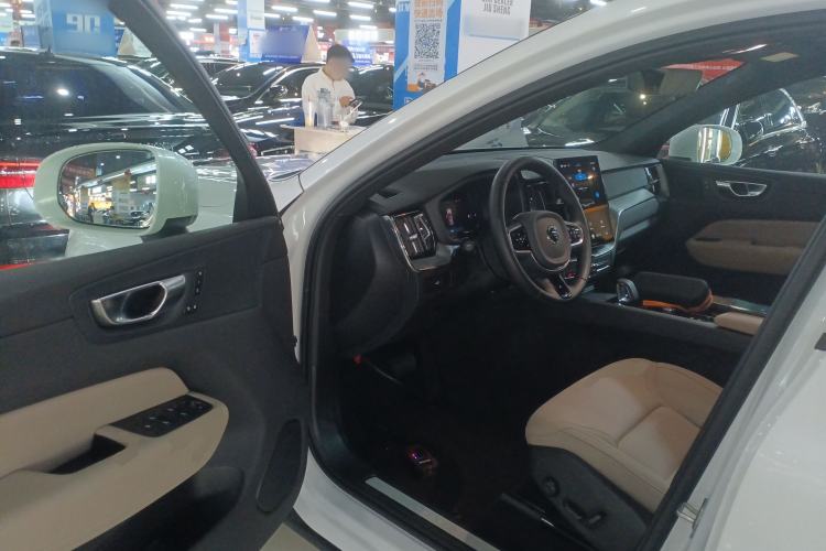 Used Volvo XC60 2026 B5 4x4 Smart Luxury Edition Driver Seat