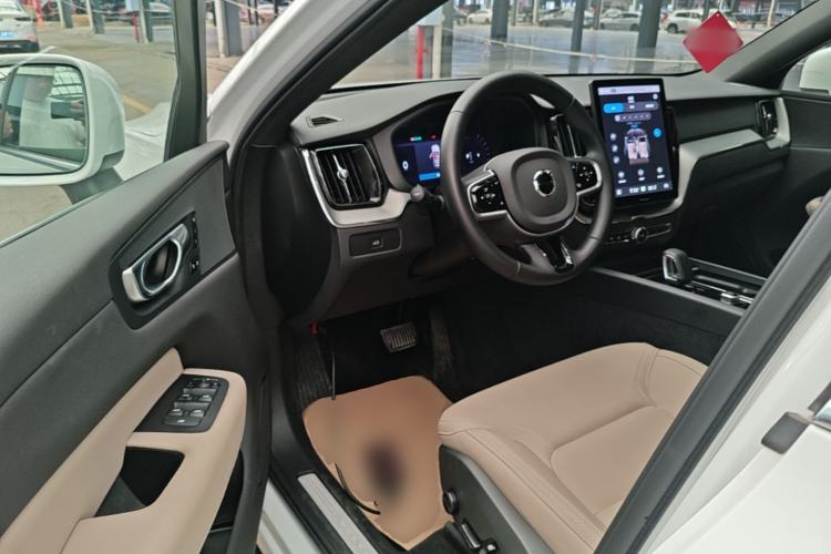 Used Volvo XC60 2026 B5 4x4 Smart Luxury Edition Driver Seat