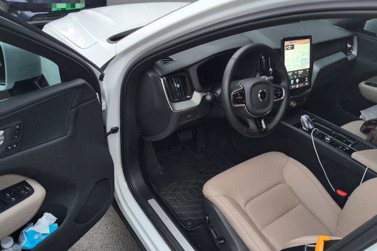 Used Volvo XC60 2026 B5 4x4 Smart Luxury Edition Driver Seat