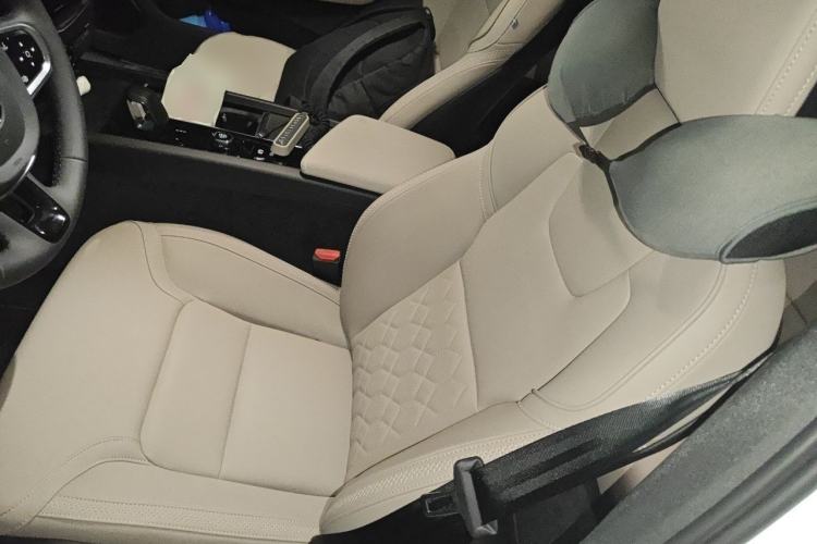 Used Volvo XC60 2026 B5 4x4 Smart Luxury Edition Driver Seat