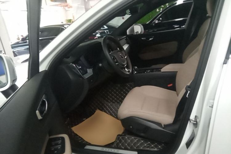 Used Volvo XC60 2026 B5 4x4 Smart Luxury Edition Driver Seat