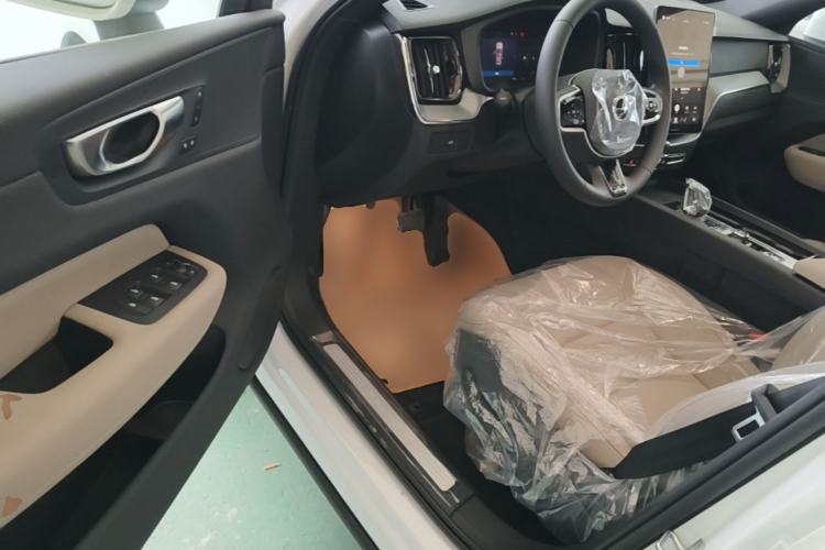 Used Volvo XC60 2026 B5 4x4 Smart Luxury Edition Driver Seat