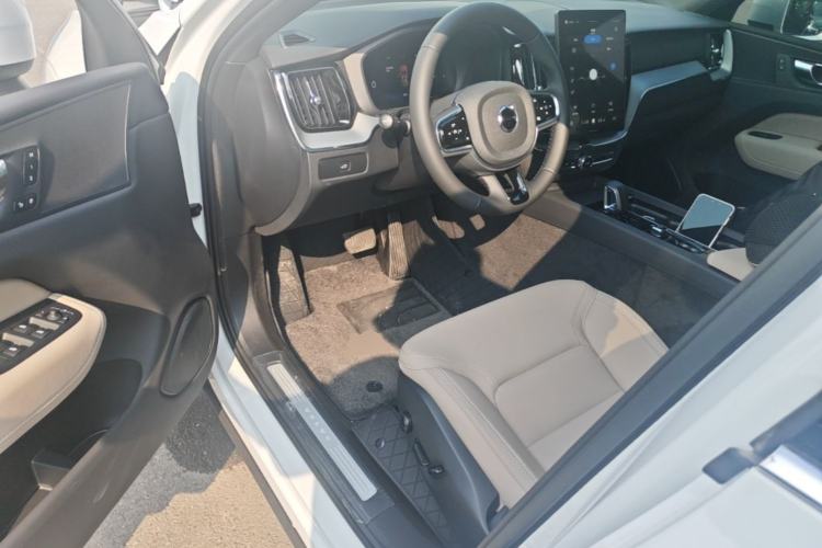 Used Volvo XC60 2026 B5 4x4 Smart Luxury Edition Driver Seat