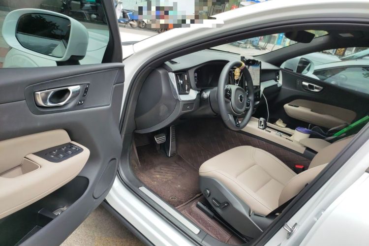 Used Volvo XC60 2026 B5 4x4 Smart Luxury Edition Driver Seat