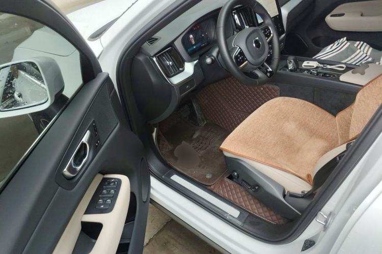 Used Volvo XC60 2026 B5 4x4 Smart Luxury Edition Driver Seat