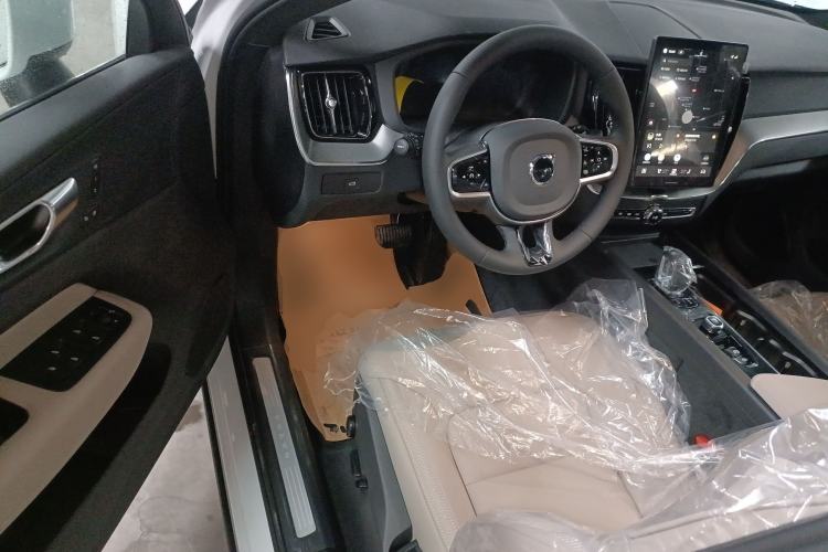 Used Volvo XC60 2026 B5 4x4 Smart Luxury Edition Driver Seat