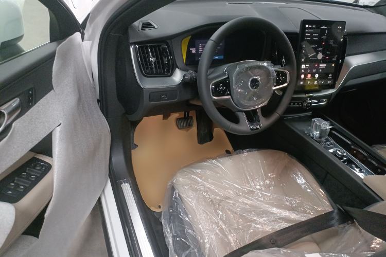 Used Volvo XC60 2026 B5 4x4 Smart Luxury Edition Driver Seat