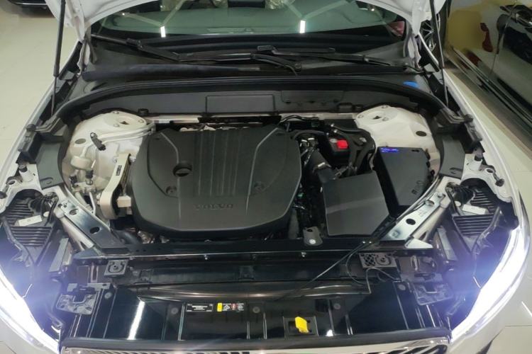 Used Volvo XC60 2026 B5 4x4 Smart Luxury Edition Engine Bay