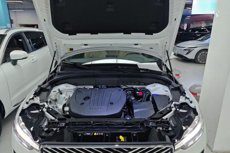 Used Volvo XC60 2026 B5 4x4 Smart Luxury Edition Engine Bay