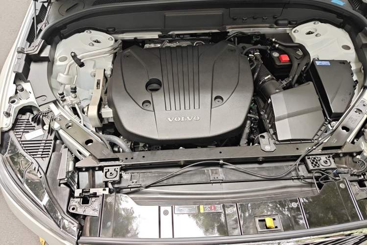 Used Volvo XC60 2026 B5 4x4 Smart Luxury Edition Engine Bay