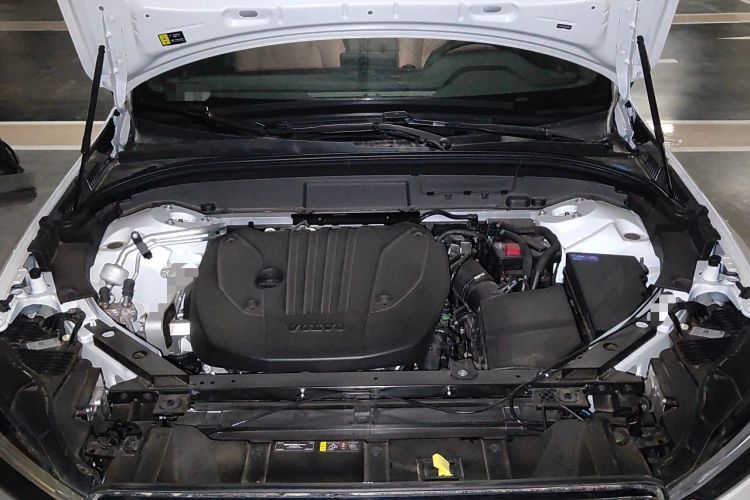 Used Volvo XC60 2026 B5 4x4 Smart Luxury Edition Engine Bay