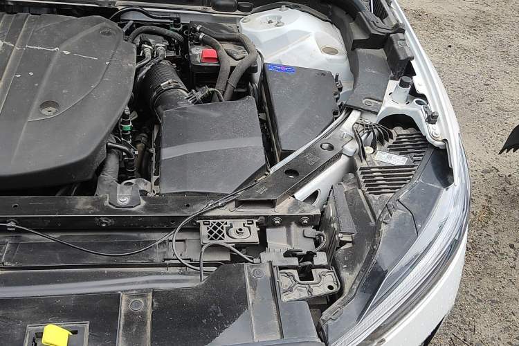 Used Volvo XC60 2026 B5 4x4 Smart Luxury Edition Engine Bay Left