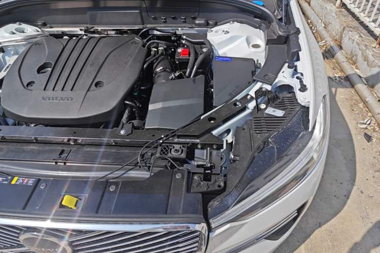 Used Volvo XC60 2026 B5 4x4 Smart Luxury Edition Engine Bay Left