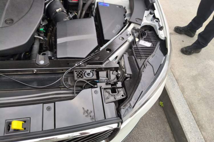 Used Volvo XC60 2026 B5 4x4 Smart Luxury Edition Engine Bay Left
