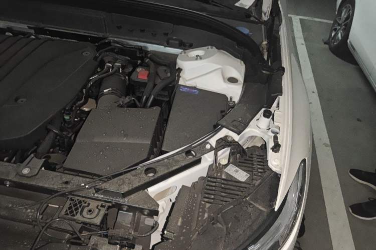 Used Volvo XC60 2026 B5 4x4 Smart Luxury Edition Engine Bay Left