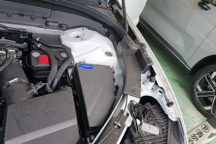 Used Volvo XC60 2026 B5 4x4 Smart Luxury Edition Engine Bay Left