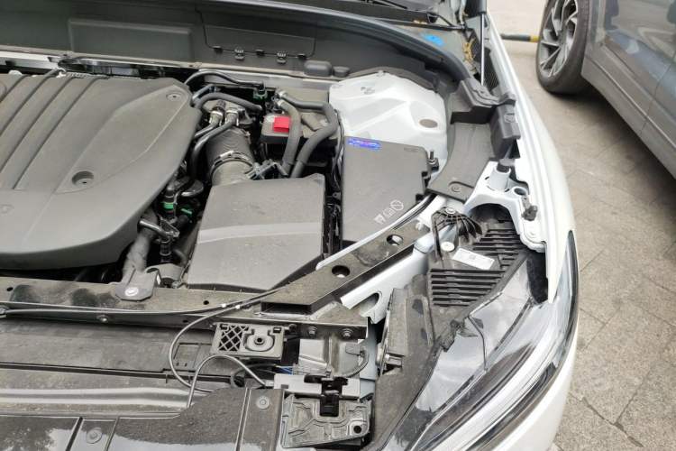 Used Volvo XC60 2026 B5 4x4 Smart Luxury Edition Engine Bay Left