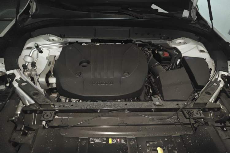 Used Volvo XC60 2026 B5 4x4 Smart Luxury Edition Engine Bay