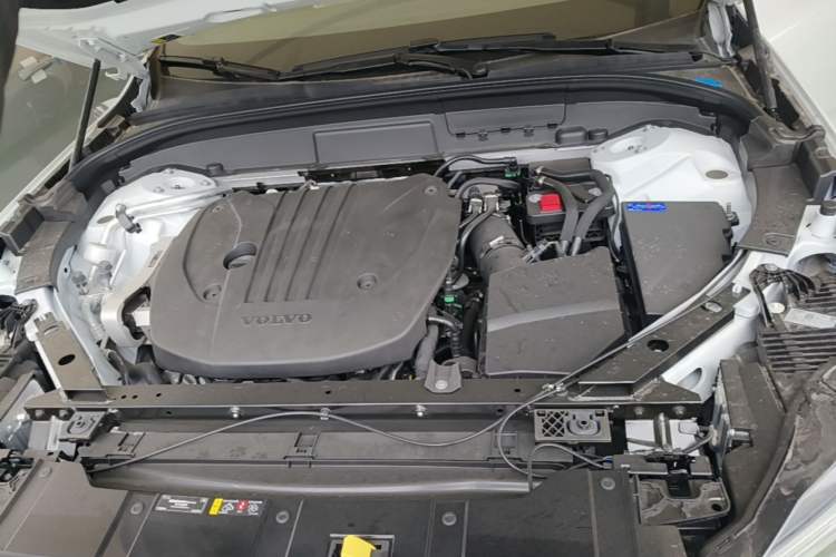 Used Volvo XC60 2026 B5 4x4 Smart Luxury Edition Engine Bay