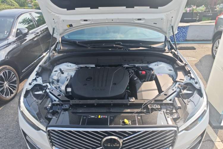Used Volvo XC60 2026 B5 4x4 Smart Luxury Edition Engine Bay
