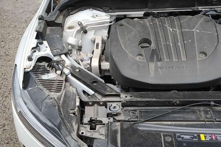 Used Volvo XC60 2026 B5 4x4 Smart Luxury Edition Engine Bay Right