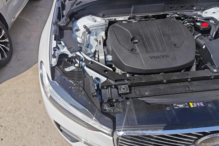 Used Volvo XC60 2026 B5 4x4 Smart Luxury Edition Engine Bay Right