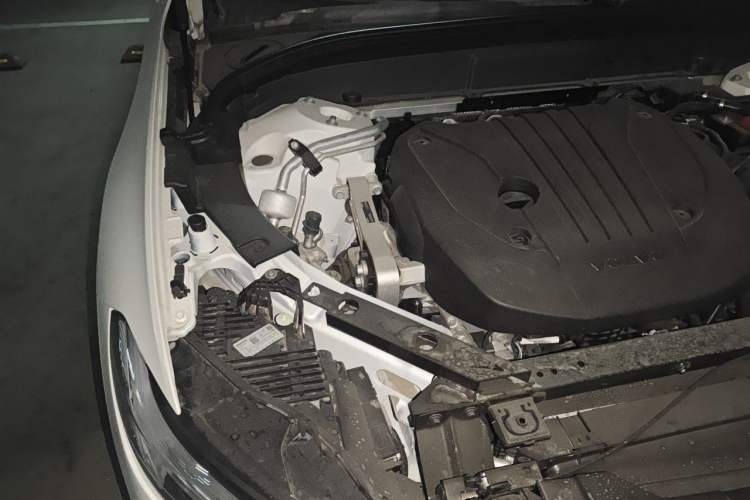 Used Volvo XC60 2026 B5 4x4 Smart Luxury Edition Engine Bay Right