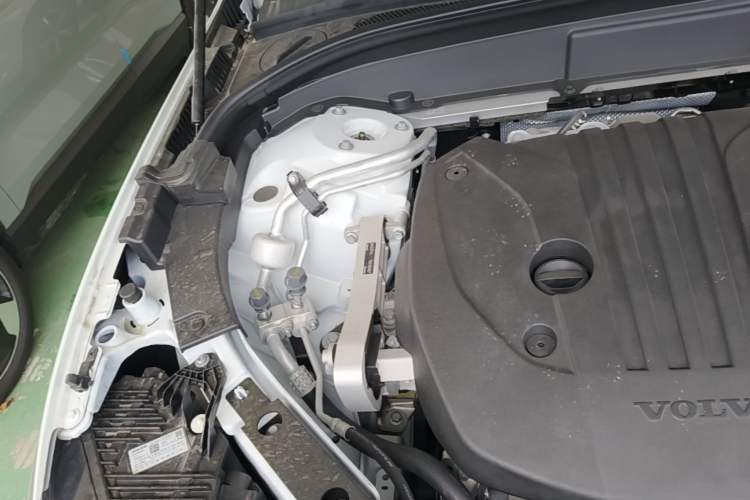 Used Volvo XC60 2026 B5 4x4 Smart Luxury Edition Engine Bay Right