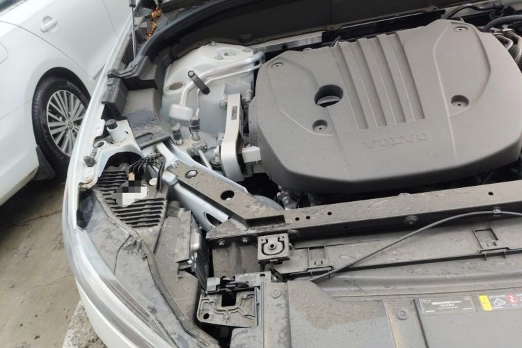 Used Volvo XC60 2026 B5 4x4 Smart Luxury Edition Engine Bay Right
