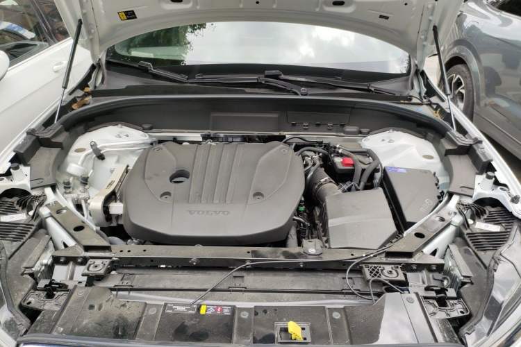 Used Volvo XC60 2026 B5 4x4 Smart Luxury Edition Engine Bay