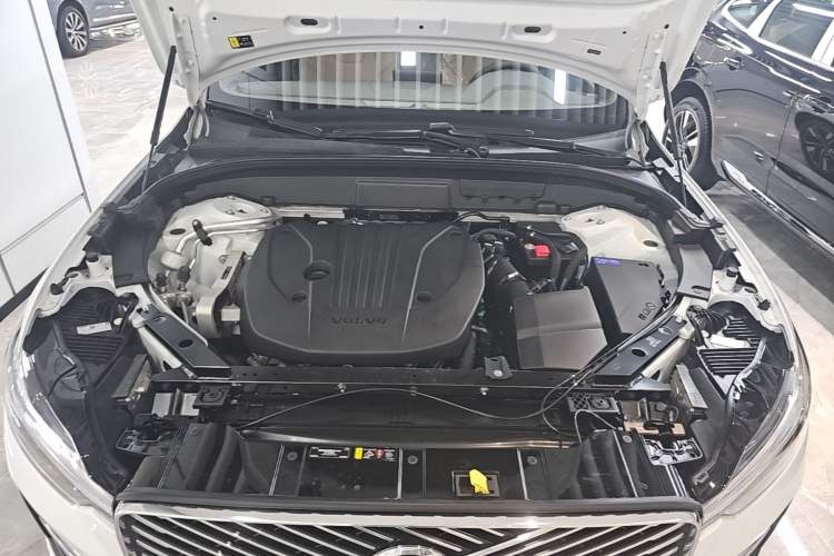 Used Volvo XC60 2026 B5 4x4 Smart Luxury Edition Engine Bay