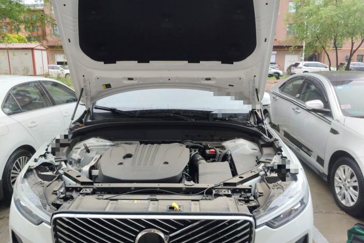 Used Volvo XC60 2026 B5 4x4 Smart Luxury Edition Engine Bay