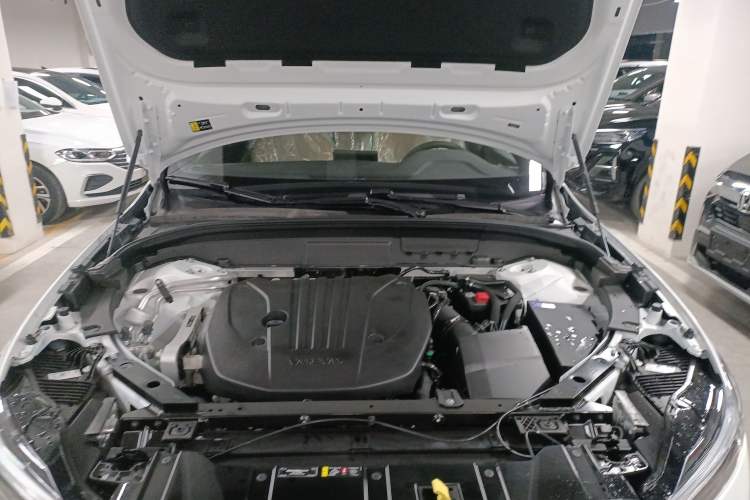 Used Volvo XC60 2026 B5 4x4 Smart Luxury Edition Engine Bay