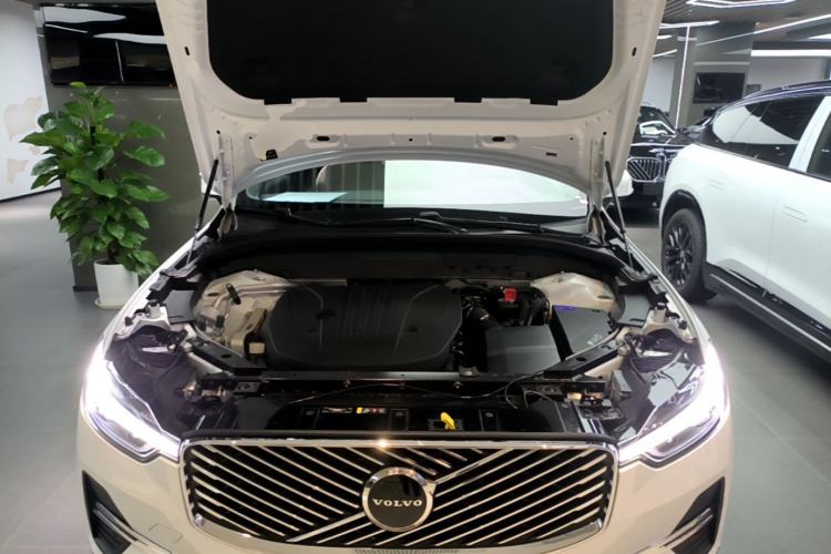 Used Volvo XC60 2026 B5 4x4 Smart Luxury Edition Engine Bay