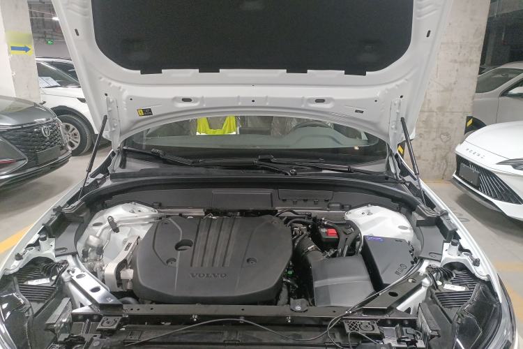 Used Volvo XC60 2026 B5 4x4 Smart Luxury Edition Engine Bay