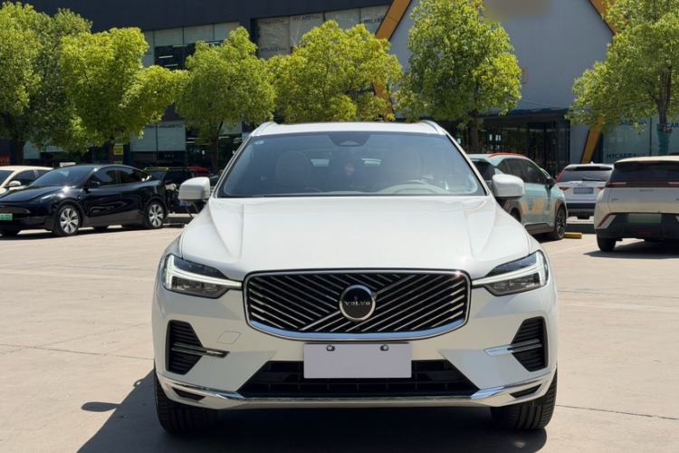 Used Volvo XC60 2026 B5 4x4 Smart Luxury Edition Exterior 1