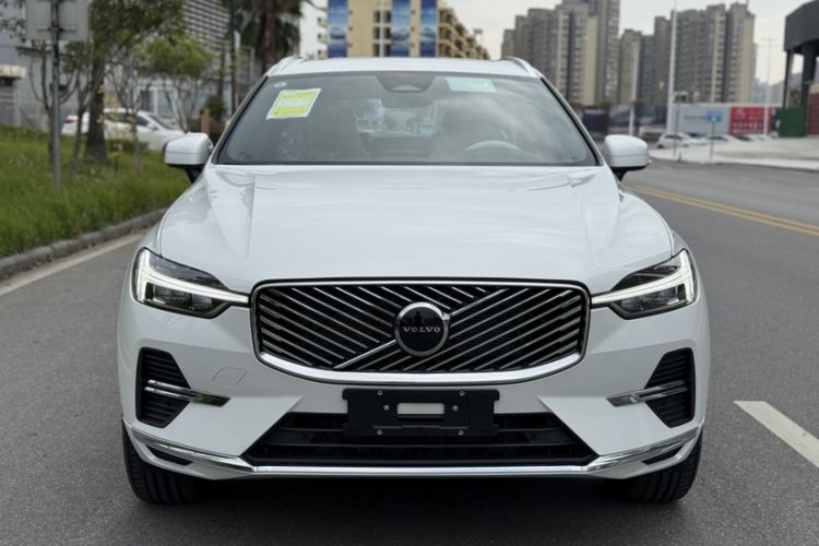 Used Volvo XC60 2026 B5 4x4 Smart Luxury Edition Exterior 1