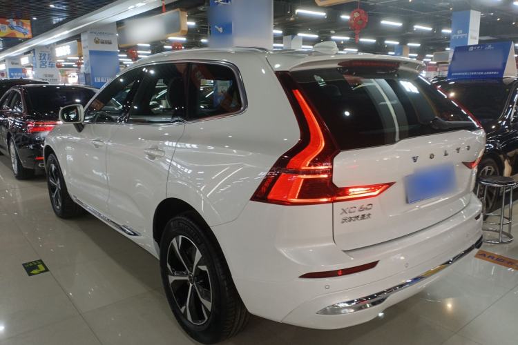 Used Volvo XC60 2026 B5 4x4 Smart Luxury Edition Exterior 2