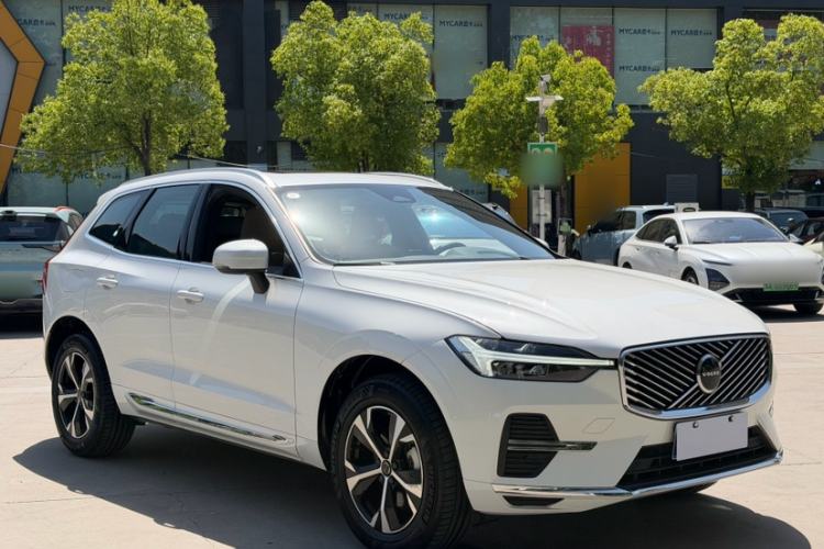 Used Volvo XC60 2026 B5 4x4 Smart Luxury Edition Exterior 2