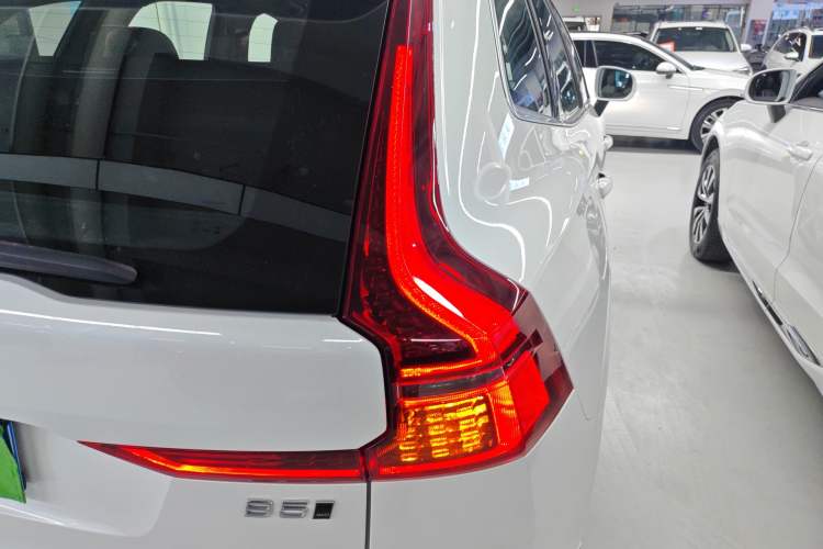 Used Volvo XC60 2026 B5 4x4 Smart Luxury Edition Exterior 3