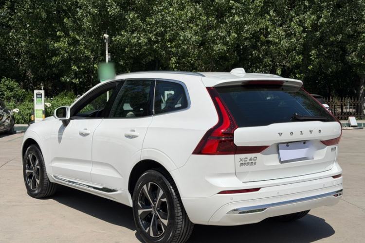Used Volvo XC60 2026 B5 4x4 Smart Luxury Edition Exterior 3