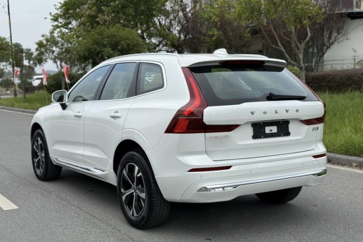 Used Volvo XC60 2026 B5 4x4 Smart Luxury Edition Exterior 3
