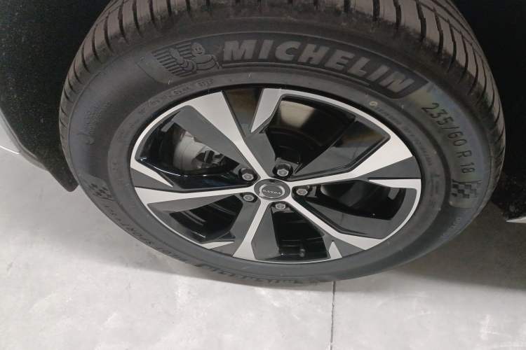 Used Volvo XC60 2026 B5 4x4 Smart Luxury Edition Exterior 3