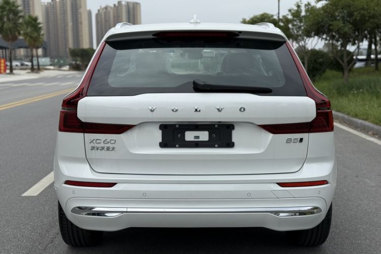 Used Volvo XC60 2026 B5 4x4 Smart Luxury Edition Exterior 4