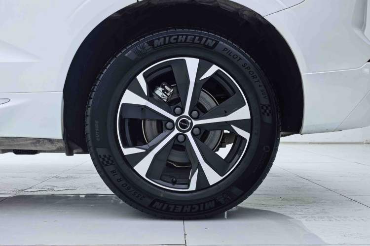 Used Volvo XC60 2026 B5 4x4 Smart Luxury Edition Exterior 8