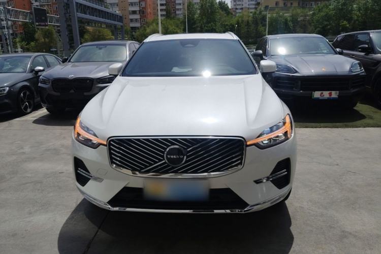 Used Volvo XC60 2026 B5 4x4 Smart Luxury Edition Front